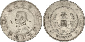 1 Dollar (Yuan). (1927). SUN YAT-SEN. 26,81 grs. AR. Resellos chinos en anverso. Y-318.a.2. MBC.