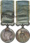Medalla de Crimea. 1854. Anv.: VICTORIA REGINA. Busto laureado a izquierda. Rev.: CRIMEA. Soldado con escudo y espada recibiendo hoja de laurel de áng...