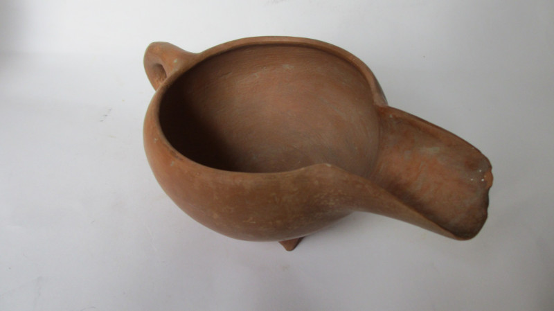 Bronze Age Vessel, 2nd millenium BC, Levant

H. 7,5 cm, L. 18 cm