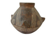 Brown-ware bowl with grooved sides, with incised decoration. Intact. Linea Vieja, 800-1500 AD, height 13,8 cm, ø 6 cm