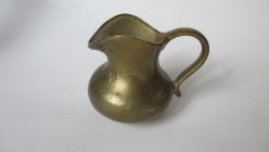 Jug, Brass

7,50 cm, 380 g