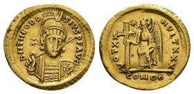 Theodosius II (402-450). AV Solidus (22mm, 4.41g). Constantinople, 423-5. Pearl-diademed, helmeted and cuirassed bust facing slightly r., holding spea...
