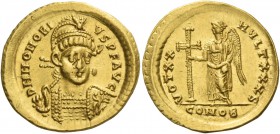 Honorius, 393 – 423. Solidus, Constantinopolis 408–422, AV 4.20 g. D N HONORI – VS P F AVG Helmeted, pearl-diademed and cuirassed bust three-quarters ...