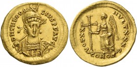Theodosius II, 402 – 450. Solidus, Constantinopolis circa 420–422, AV 4.41 g. D N THEODO – SIVS P F AVG Helmeted, pearl-diademed and cuirassed bust th...