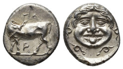 GRECIA ANTIGUA. MISIA. PARION. Hemidracma (350-300 a.C.). A/ Toro a izq. con cabeza vuelta; entre las patas: PI y encima GA. R/ Gorgona. AR 2,41 g. BM...