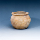 ARQUEOLOGÍA. BACTRIA. Vaso (I milenio a.C.). Alabastro. Altura 8 cm. Ex colección particular (Japón; 1990).