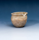 ARQUEOLOGÍA. BACTRIA. Vaso (I milenio a.C.). Alabastro. Pequeña falta en la boca. Altura 6,5 cm. Ex colección particular (Japón; 1990).