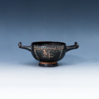 ARQUEOLOGÍA. GRECIA ANTIGUA. Magna Grecia. Kylix con decoración geométrica (s. IV a.C.). Cerámica de barniz negro. Altura 6 cm. Intacto.