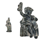 ARQUEOLOGÍA. ROMA Y EDAD MODERNA. Lote de 2 figuras: figurilla de diosa romana y Baco niño como puti. Bronce. Entre 6,5 cm. y 2,7 cm.