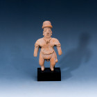 ARQUEOLOGÍA. PREHISPÁNICO. Cultura Colima. Figura masculina (100 a.C.-250 d.C.). Terracota. Altura 11,5 cm. Incluye peana. Ex colección David Harner (...