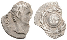 Augustus 27 BC-14 AD - Denarius, Caesar Augusta, 19-18 BC, AG 2,6 g. 18,2 CAESAR AVGVSTVS bare head of Augustus r. R/. S.P.Q.R. CL.V. Sear 1637; RIC 4...