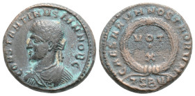 Constantinus II. Follis. 316-337 AD. Thessalonica. (Ric-128). Rev.: CAESARVM NOSTRORVM / VOT/ •/ X. Ae. 3,4 g. 13,4 mm.