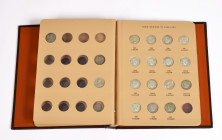 Australien, Sammlung von 34 Shilling Stücken aus der Zeit von 1910-1963, zusammengefasst in einem Album der World Coin Library, Los Angeles. 34 Stück....