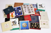Großbritannien, großes Konvolut mit Münzen des 19. und 20. Jahrhunderts, darunter ein Album (Penny bis 5 Crown Stück), Kursmünzensätze (25 Stück) und ...