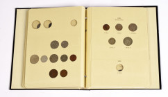 Irak, Republik, Sammlung von Münzen aus der Zeit von 1931- 1953 in einem Album. Darunter auch bessere Stücke wie: 50 Fils 1931; Riyal 1932. Insgesamt:...