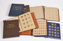 Vereinigte Staaten von Amerika, große Sammlung von Münzen aus der Zeit von 1818-2020, zusammengefasst in acht Alben. Insgesamt: 309 Stück. Bitte besic...