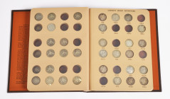 Vereinigte Staaten von Amerika, Sammlung von 45 "Liberty Head Quarters" aus der Zeit von 1892-1916, zusammengefasst in einem Album der World Coin Libr...