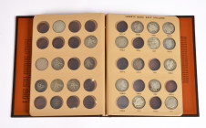 Vereinigte Staaten von Amerika, Sammlung von 27 "Liberty Head Half Dollars" aus der Zeit von 1894-1915, zusammengefasst in einem Album der World Coin ...