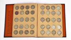 Vereinigte Staaten von Amerika, Sammlung von 52 "Liberty Walking Half Dollars" aus der Zeit von 1916-1947, zusammengefasst in einem Album der World Co...