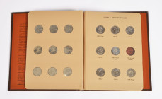 Vereinigte Staaten von Amerika, Sammlung von 17 "Susan B. Anthony Dollars" aus der Zeit von 1979-1999, zusammengefasst in einem Album der World Coin L...