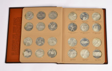 Vereinigte Staaten von Amerika, Sammlung von allen 46 "Modern Commemorative Silver Dollars" aus der Zeit von 2002-2013, zusammengefasst in einem Album...