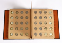 Vereinigte Staaten von Amerika, Sammlung von allen 120 "National Park Quarters" aus der Zeit von 2010-2015, zusammengefasst in einem Album der World C...