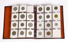 Vietnam, Sammlung von Kursmünzen aus der Zeit von 1946-2003 in einem Album. Darunter: 5 Hao, 1 und 2 Dong 1946; 50 XU 1953. Insgesamt: 35 Stück.