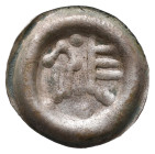 Pommern, Wartislaw III. 1210-1264 und Barnim I. 1264-1278, Brakteat, Stralsund. 0,58 g. Turm und Fahne auf Bogen, jeweils darüber und darunter ein Kug...