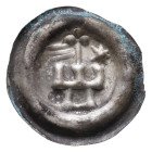 Pommern Rügen, Anonym, 15. Jhd. Brakteat. Turm mit drei Zinnen, darüber Fahne neben einem Stern. Auf der Fahnenstange Dreiblatt. 0,26 g. Von größter S...