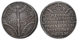 Regensburg, Stadt, Silbermedaille 1653, unsigniert, auf die Krönung Ferdinands IV. zum römischen König in Regensburg. Krone zwischen Palmzweigen über ...