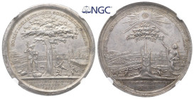 Sachsen Weimar Eisenach, Ernst August Constantin 1748-1758, Silbermedaille 1755, Eisenach. Auf das Ende der Vormundschaft. Fruchttragender Baum in Lan...