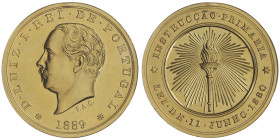 Médaille en or, 1889,
dédiée à D. Luiz Rei du Portugal, AU 38.74 g. 35 mm par F.A.C.
Avers : D.LUIZ.I.REI. DE.PORTUGAL.1889
Revers : INSTRUÇÃO.PRIMARI...
