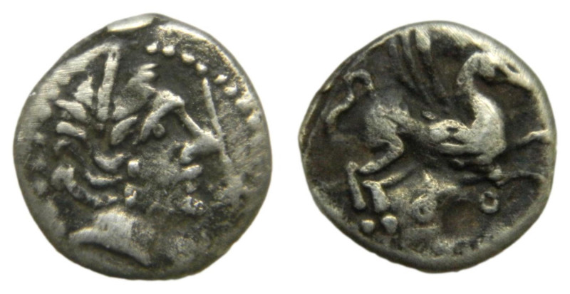 Emporiton (Empúries). 210-180 aC. Óbolo de imitación emporitana. 0,5 gr. AR. Anv...