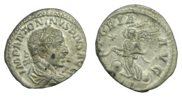 HELIOGABALO. Denario. (AR. 2,62g/19mm). 220-222 dC Roma. (RIC 161). Anv: Busto drapeado y laureado de Heliogabalus a la derecha, alrededor de la leyen...