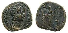 JULIA MAMAEA, madre de Alejandro Severo. 222-235 dC. Sestercio. 22,7 gr. AE. Anv: IVLIA MAMAEA AVGVSTA. Rev: VESTA S C. Vesta en pie a la izquierda.
...