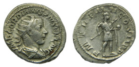 GORDIANO III, emperador. 238-244 dC. Antoniniano. 4,2 gr. AR. Anv: IMP GORDIANVS PIVS FEL AVG. Rev: P M TR P IIII COS II P P. Emperador de pie a la de...