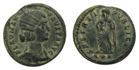 FAUSTA, esposa de Constantino I. 307-326 dC. Follis. Arles (Francia). RIC 279 (R5). 2,2 gr. AE. Anv: FLAV MAX FAVSTA AVG. Rev: SPES REIPVBLICAE.
MBC