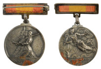 "Alzamiento y Victoria". ALZAMIENTO 18 DE JULIO 1936. (P.G. 886). Distinción conmemorativa en categoría de plata.
EBC