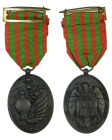 "Mérito en el ahorro" (1.5.1947). (P.G. 940). Distinción del Ministerio de Trabajo. Medalla de bronce. Ovalada. AL MERITO EN EL AHORRO - MCMXLVII.
SC...