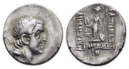 KINGS of CAPPADOCIA. Ariobarzanes I Philoromaios.(96-63 BC). Drachm. 

Obv : Diademed head right.

Rev : ΒΑΣΙΛΕΩΣ / ΑΡΙΟΒΑΡΖΑΝOY / ΦΙΛΟΡΩΜΑΙOY.
Athena...