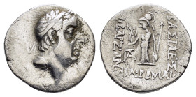 KINGS OF CAPPADOCIA. Ariobarzanes I Philoromaios.(96-63 BC). Drachm. 

Obv : Diademed head right.

Rev : ΒΑΣΙΛΕΩΣ / ΑΡΙΟΒΑΡΖΑΝOY / ΦΙΛΟΡΩΜΑΙOY.
Athena...