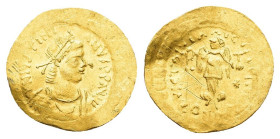 JUSTINIAN I.(527-565).Constantinople.Semissis.

Obv : D N IVSTINIANVS P P AVG.
Diademed, draped and cuirassed bust right.

Rev : VICTORIA AVGVSTORVM C...