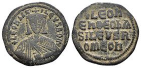 LEO VI.(886-912).Constantinople.Follis.

Obv : + LEOn bAS-ILEVS ROM.
Crowned bust of Leo facing, wearing chlamys, holding akakia in left hand.

Rev : ...