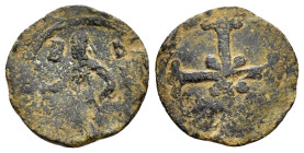 CRUSADERS. Edessa. Baldwin II.(Second reign, 1108-1118).Follis.

Obv : Baldwin standing facing, holding cross and sword.

Rev : Cross fleuronnée.
CCS ...