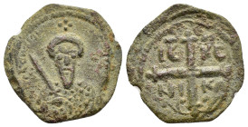 CRUSADERS.Antioch.Tancred.(1101-1112).Follis

Obv : KE BOIΘH TANKRI.
Bust of Tancred facing, wearing turban and chain mail, holding sword over his ...