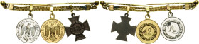 Miniaturen, Miniaturketten und Miniaturspangen
Miniaturkette mit 3 Auszeichnungen Deutsches Reich- Ehrenkreuz für Kriegsteilnehmer 1914/1918. Verlieh...