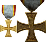 Orden deutscher Länder Mecklenburg-Schwerin
Militärverdienstkreuz 2. Klasse Verliehen 1914/1918. Am Band für Kämpfer. Bronze, vergoldet, 41 x 41 mm, ...