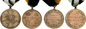 Orden deutscher Länder Preußen
Hohenzollernsche Denkmünze Verliehen 1852. Bronze, 30,0 mm, 15,80 g. Kriegs- Denkmünze 1864 für Kämpfer am Bandabschni...