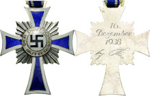 Orden des Dritten Reiches
Mutterkreuz, 2. Stufe, 2. Form Verliehen 1939/1944. Am Band. Bronze versilbert, 42 x 36 mm, 12,73 g. Dazu die große Urkunde...