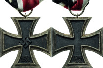 Orden des Dritten Reiches
Eisernes Kreuz 2. Klasse Verliehen 1939-1945. Eisen geschwärzt/Silber. 44,2 x 43,9 mm, 18,18 g Nimmergut 5073 OEK 3824 Sehr...